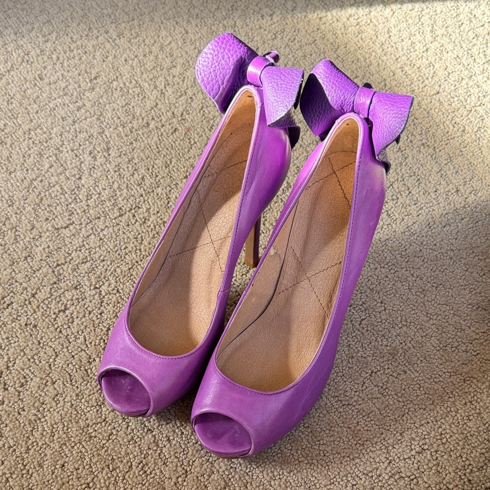 Datelli Purple Peep-Toe Heels with Bow detail